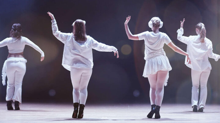 Move it: The christmas spirit dance show kl 14.00