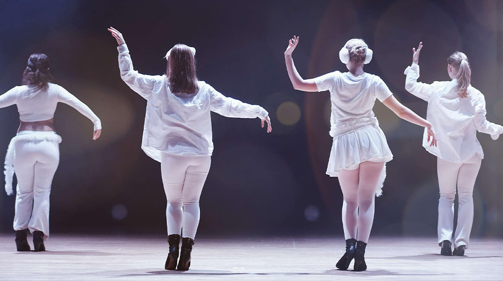 Move it: The christmas spirit dance show kl 14.00